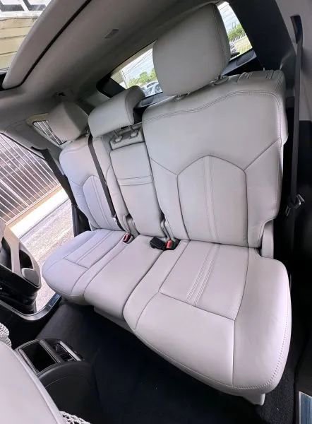 Used 2015 Cadillac SRX Luxury w/ Driver Awareness Package FWD image 18