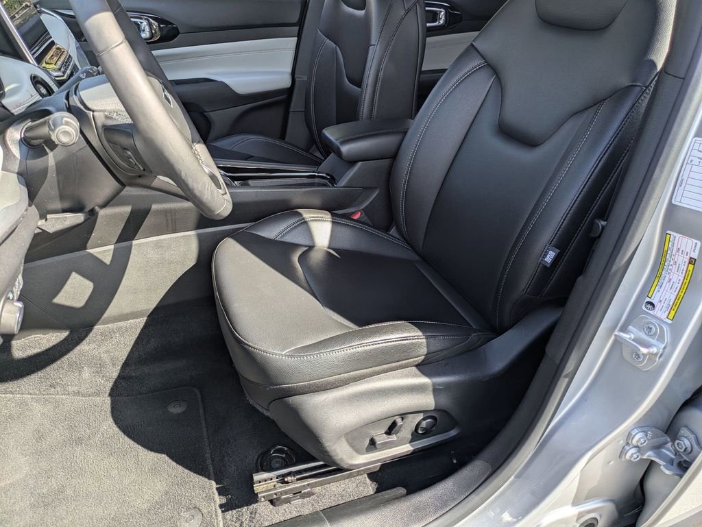 Used 2025 Jeep Compass Limited AWD/4WD image 14