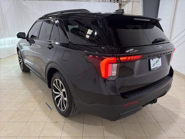 Used 2025 Ford Explorer ST-Line image 2