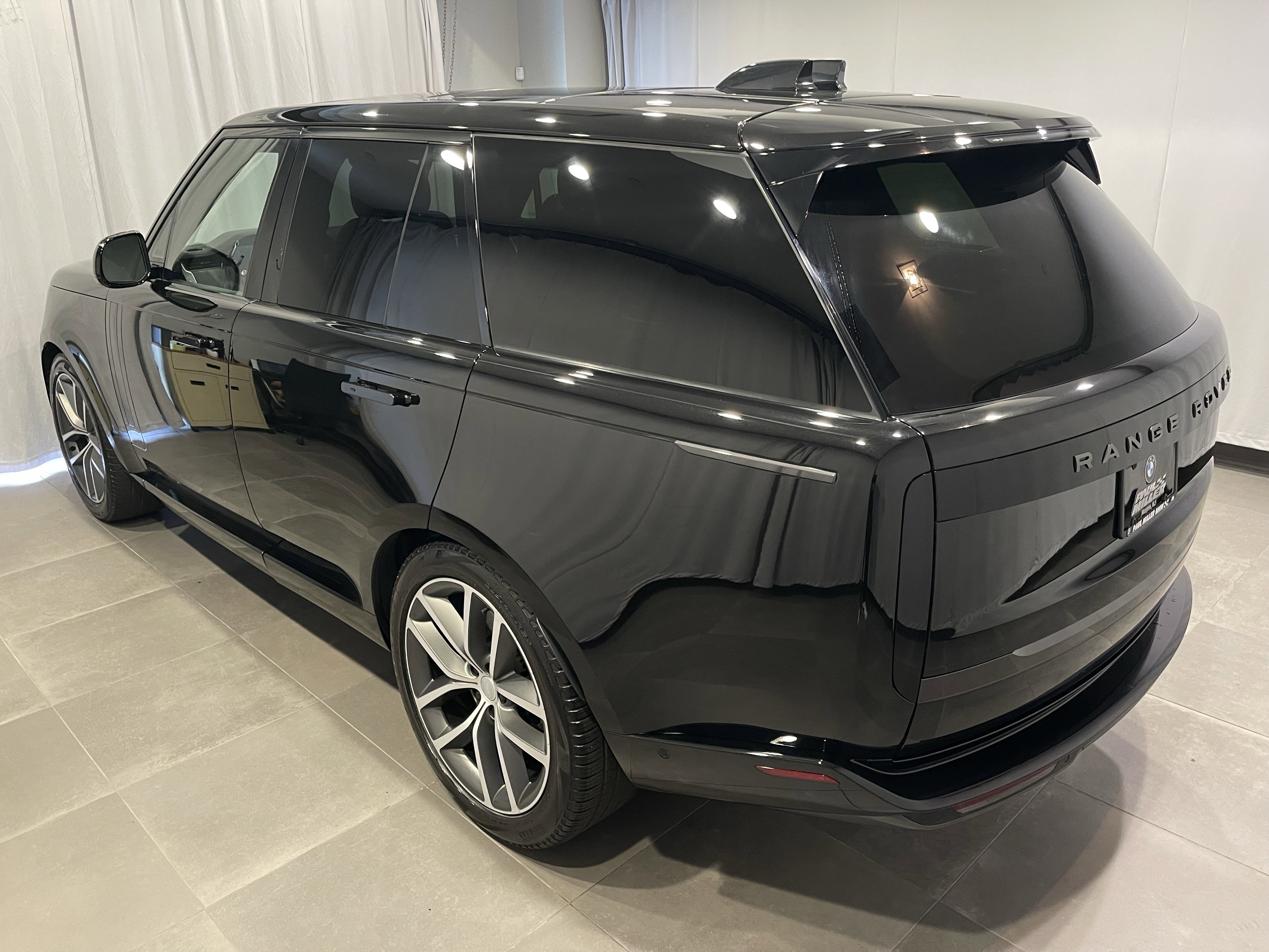 Used 2025 Land Rover Range Rover SE AWD/4WD image 4