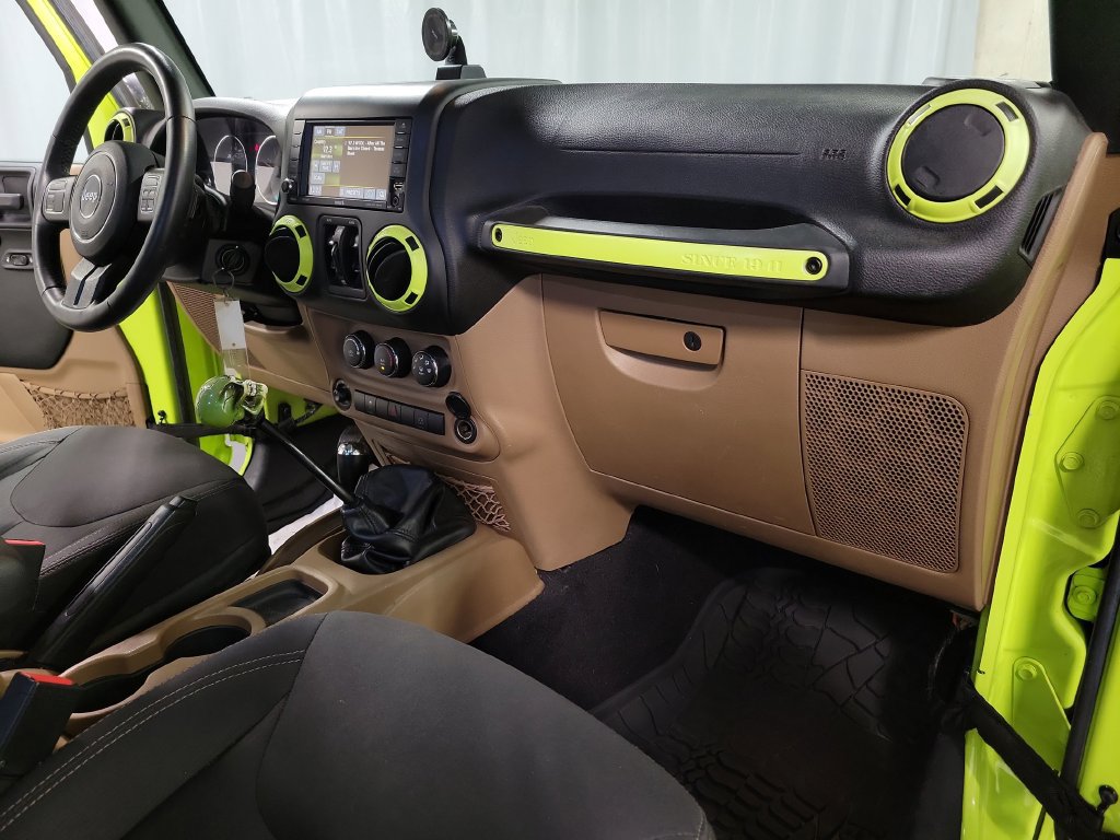 Used 2016 Jeep Wrangler Unlimited Sahara w/ Mopar Chrome Edition Group AWD/4WD image 32