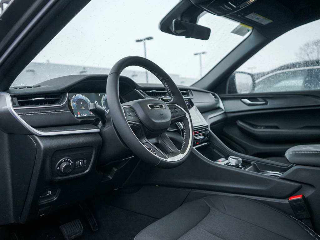 New 2025 Jeep Grand Cherokee Laredo X image 18