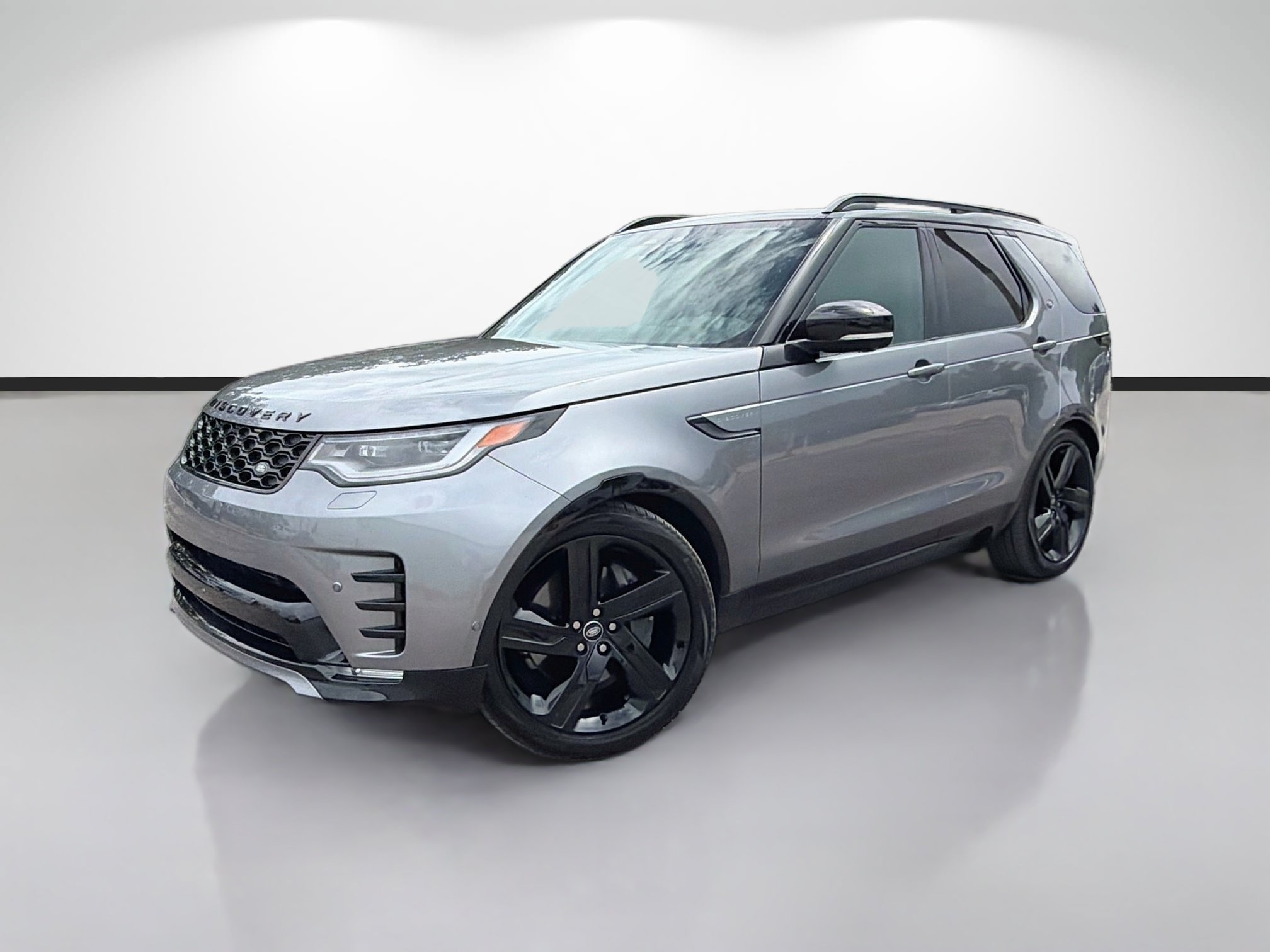 Certified 2025 Land Rover Discovery Dynamic SE AWD/4WD image 1