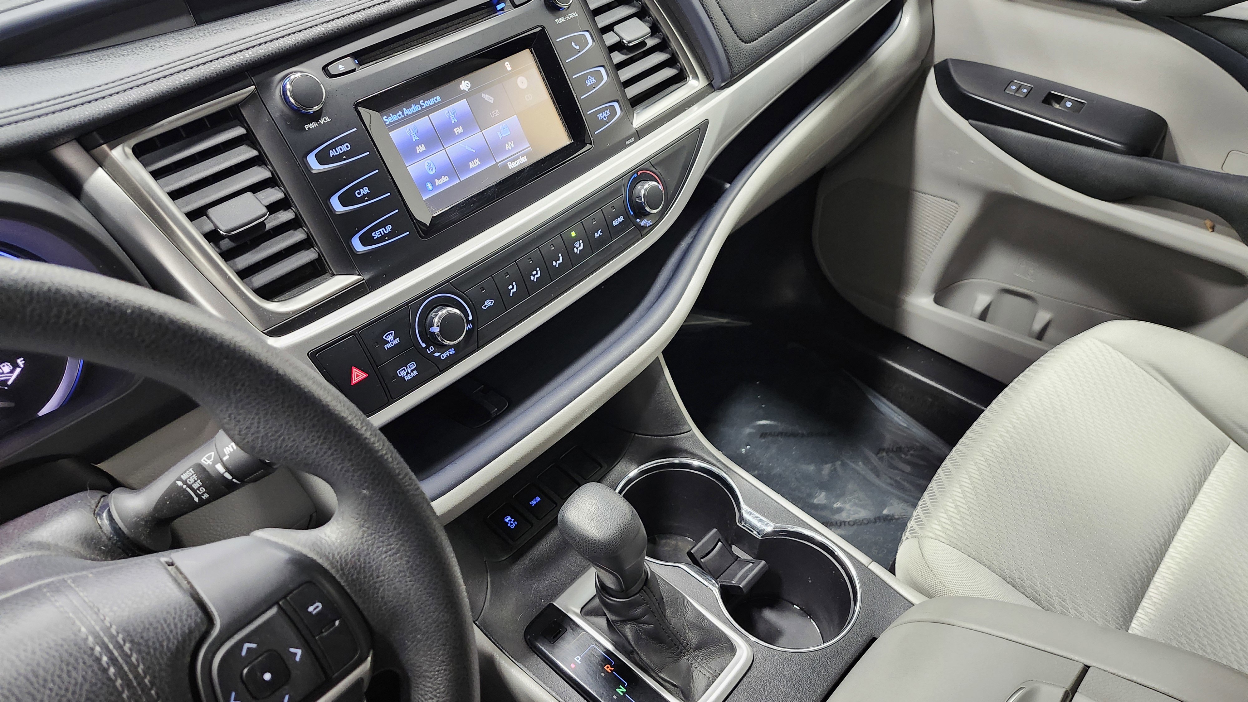 Used 2015 Toyota Highlander LE image 27