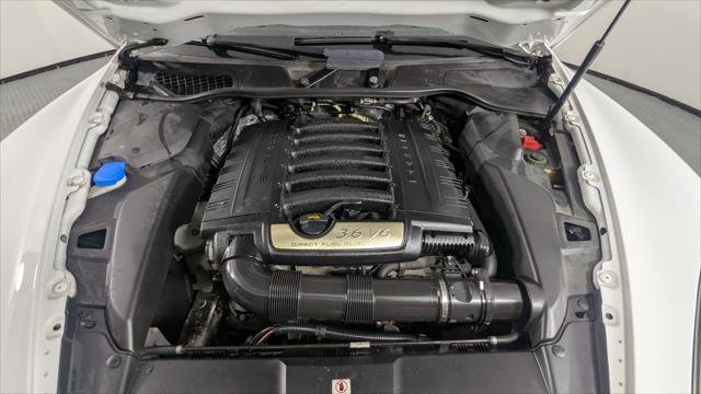 Used 2014 Porsche Cayenne Platinum Edition AWD/4WD image 29