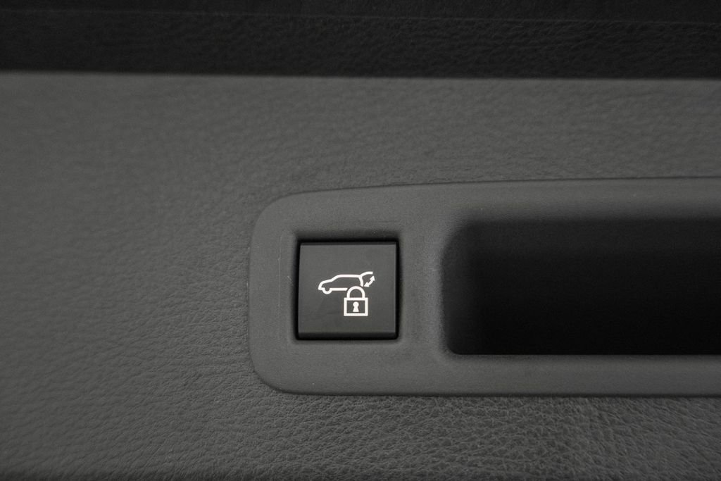 Used 2026 Toyota Sienna XSE image 11