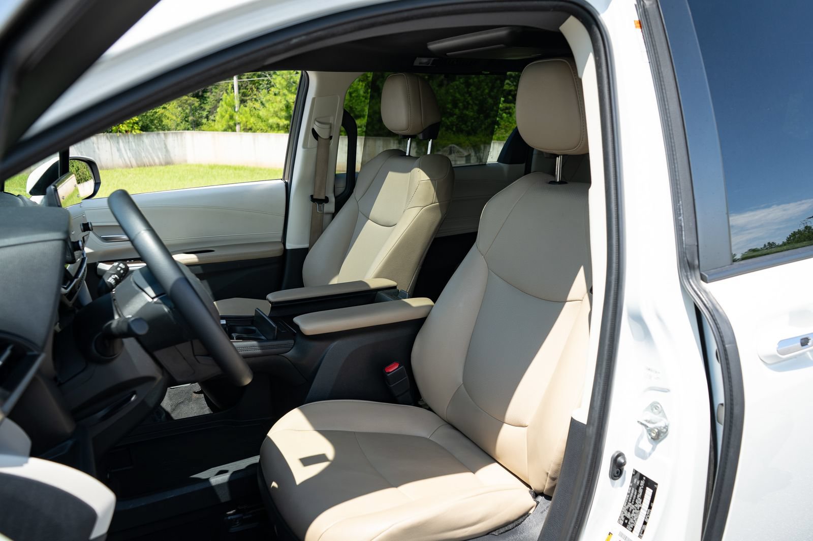 Used 2021 Toyota Sienna XLE w/ XLE Plus Package AWD/4WD image 15