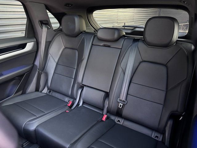 Certified 2025 Porsche Cayenne image 25