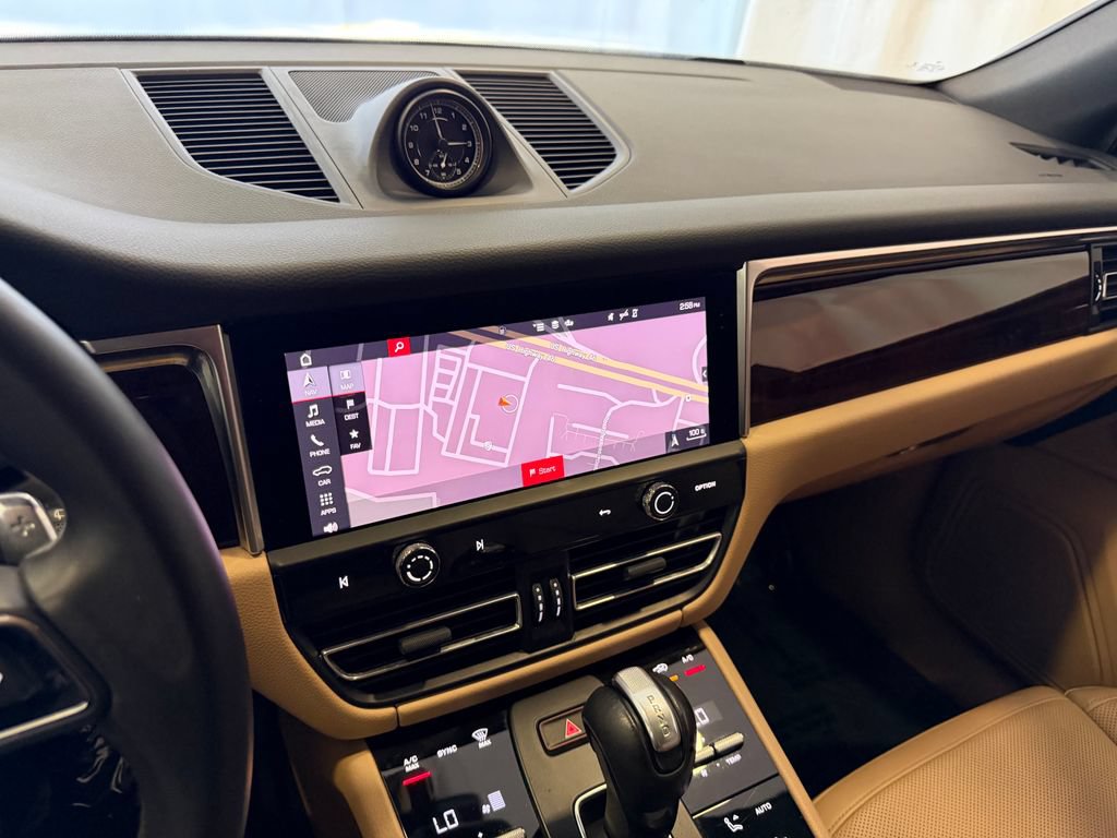 Certified 2023 Porsche Macan AWD/4WD image 23