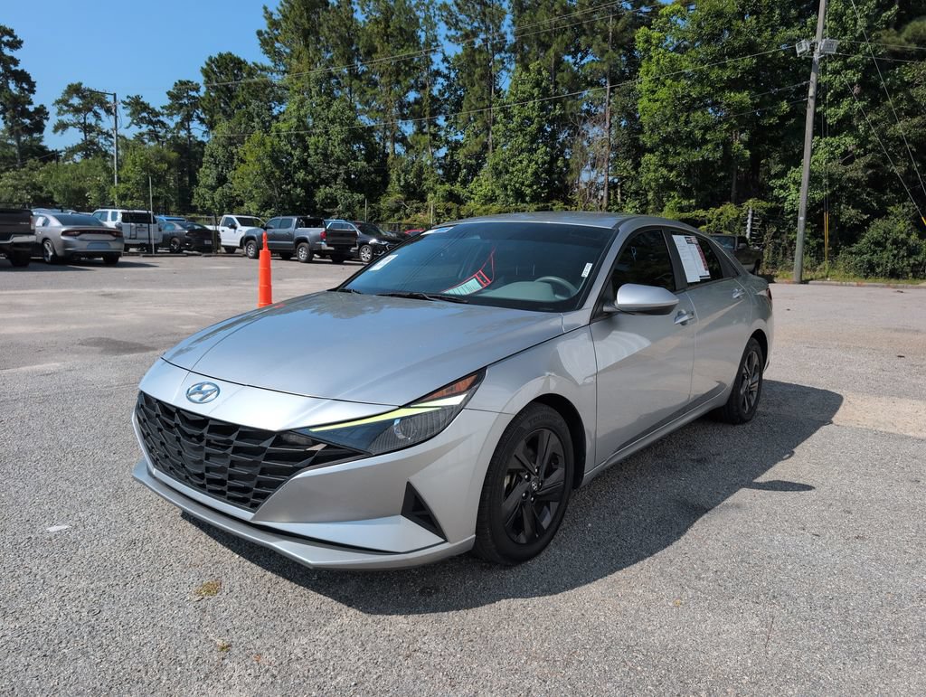 Used 2022 Hyundai Elantra SEL w/ Cargo Package FWD image 4