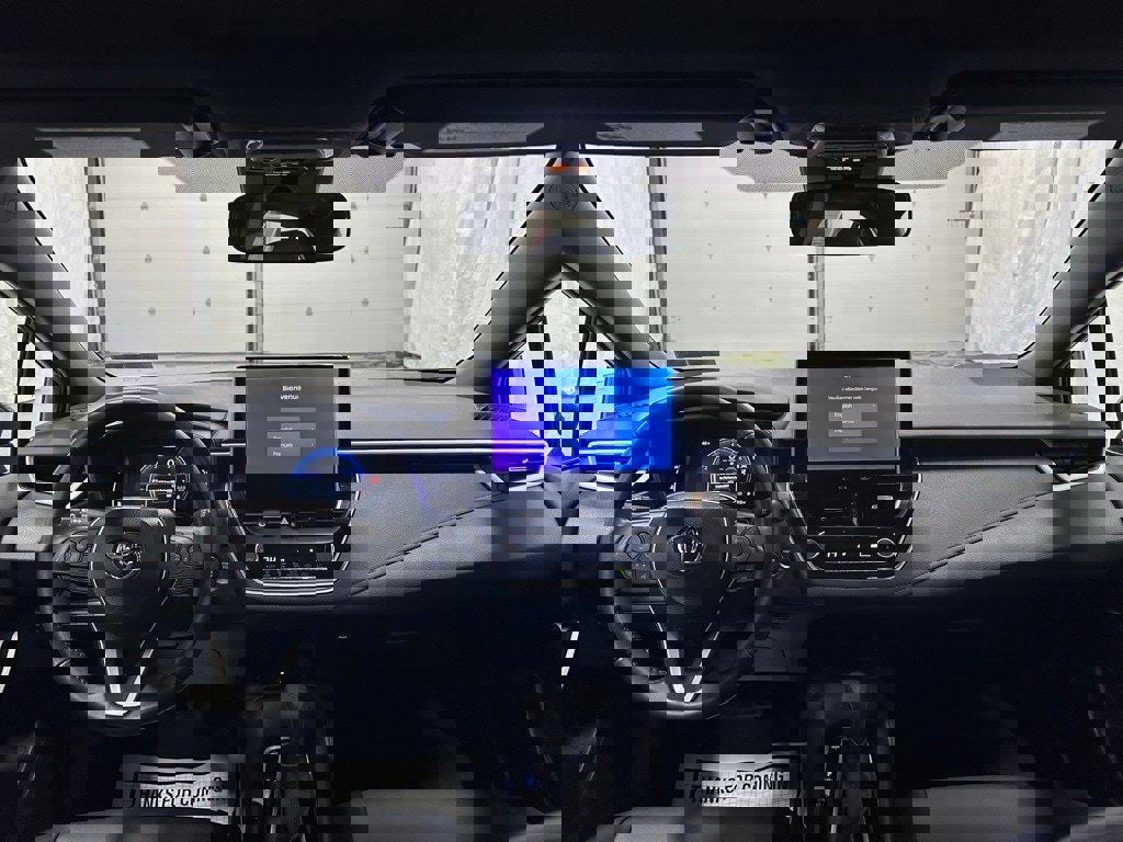 Used 2025 Toyota Corolla XSE image 31