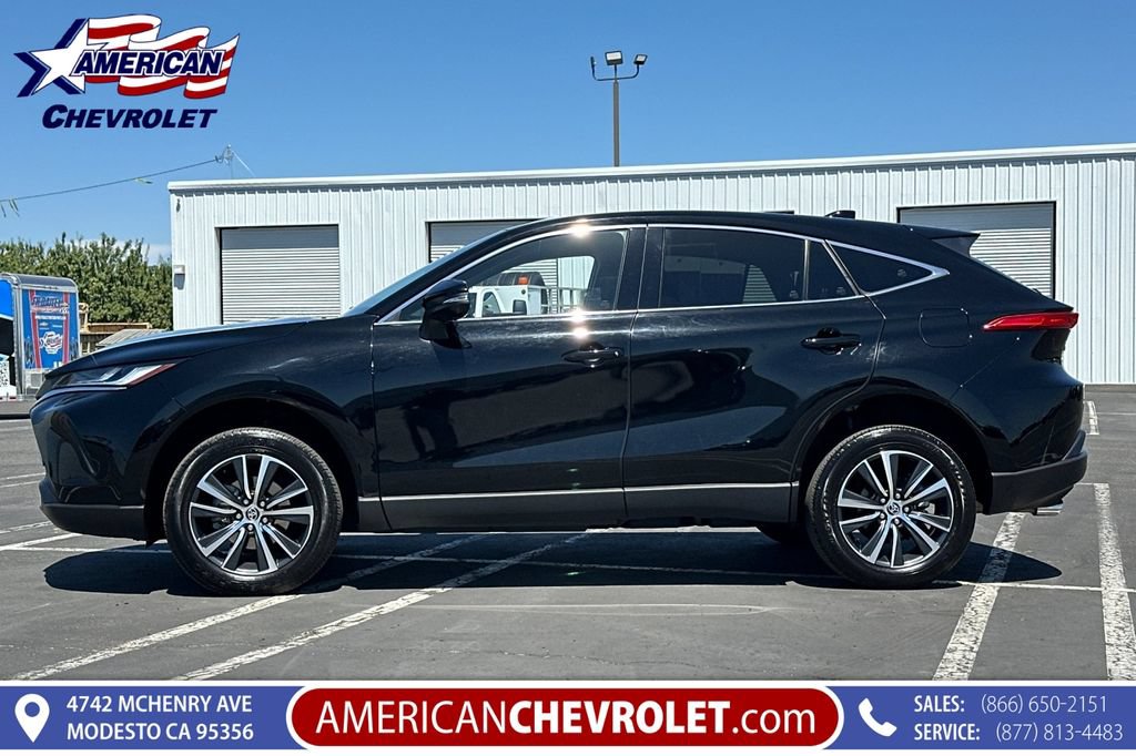 Used 2024 Toyota Venza LE AWD/4WD image 8