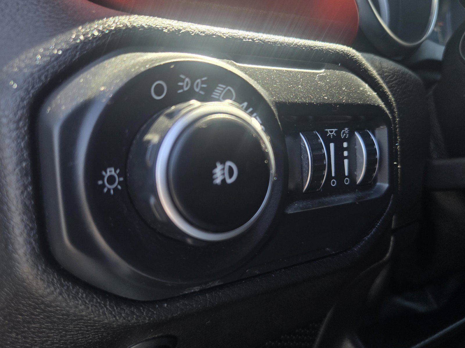Used 2018 Jeep Wrangler Unlimited Rubicon w/ Dual Top Group AWD/4WD image 18