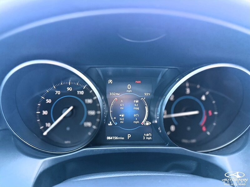 Used 2018 Jaguar XF Premium RWD image 10