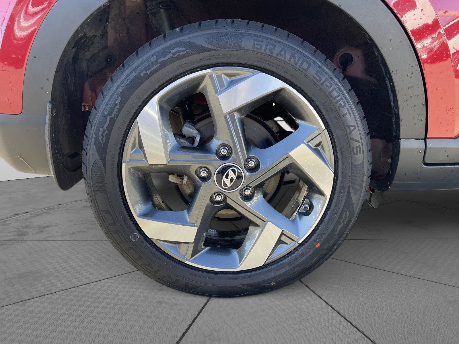 Used 2023 Hyundai Venue Limited FWD image 21