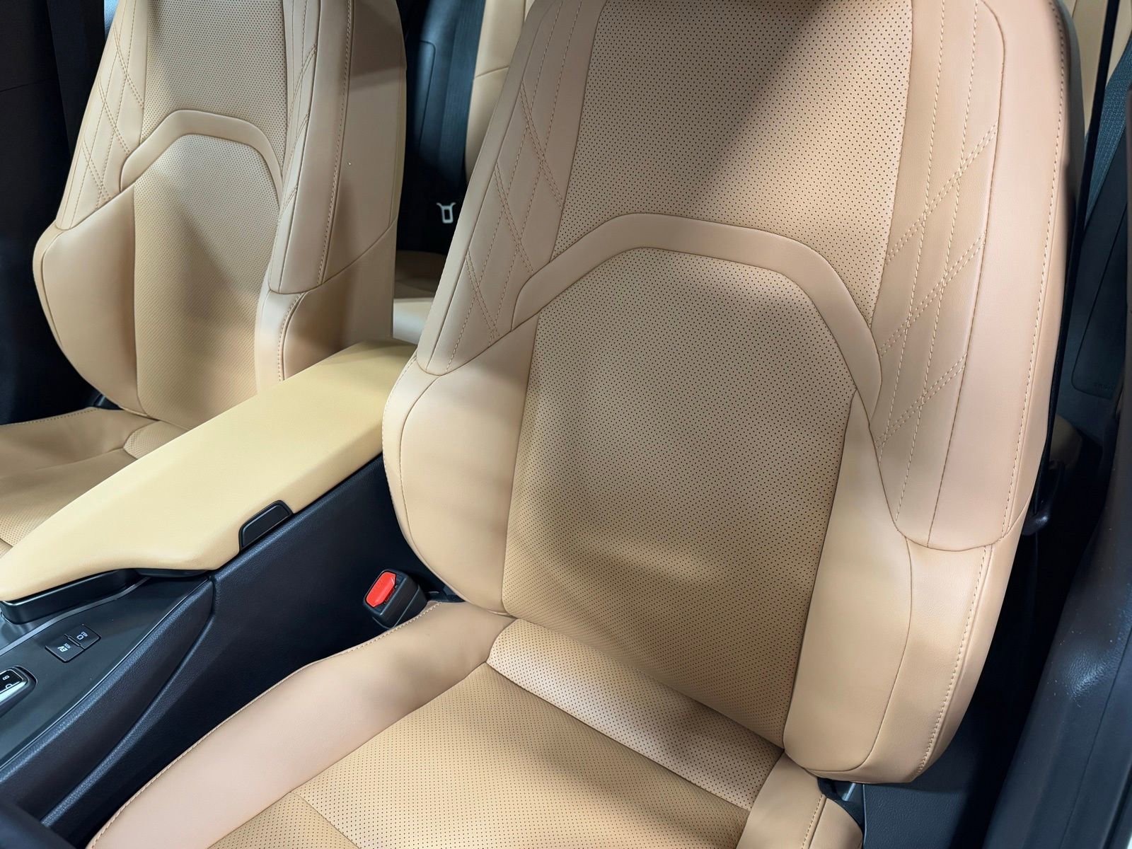 Used 2025 Lexus UX 300h AWD image 30