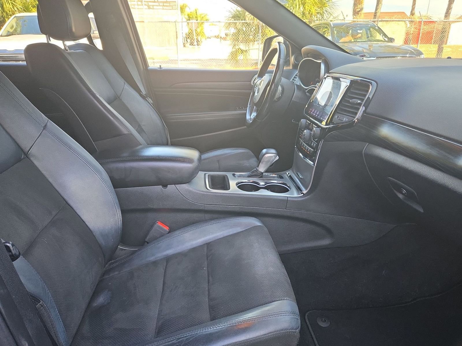 Used 2019 Jeep Grand Cherokee Altitude image 29