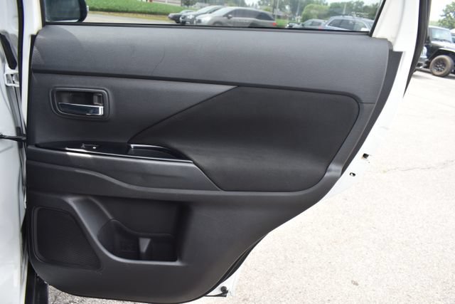Used 2018 Mitsubishi Outlander LE AWD/4WD image 43