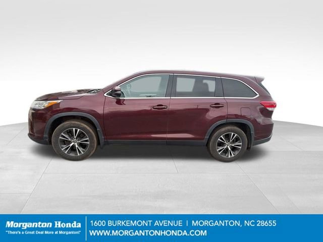 Used 2019 Toyota Highlander LE image 3