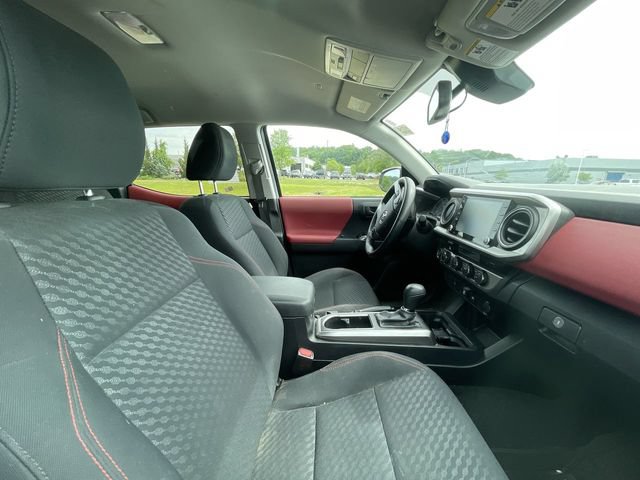 Certified 2023 Toyota Tacoma SR5 AWD/4WD image 5