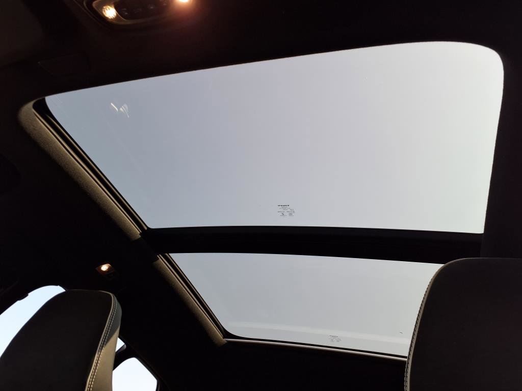 Used 2022 Volvo XC40 T5 R-Design w/ Advanced Package image 21