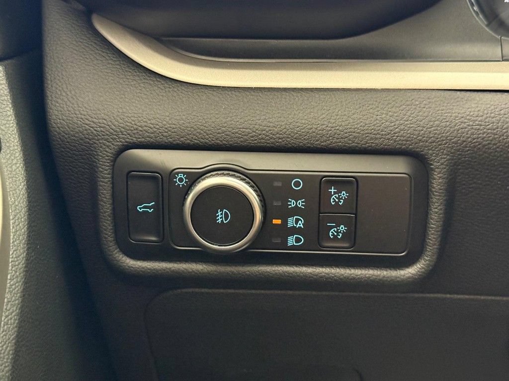 Used 2023 Ford Explorer XLT w/ Equipment Group 202A AWD/4WD image 31