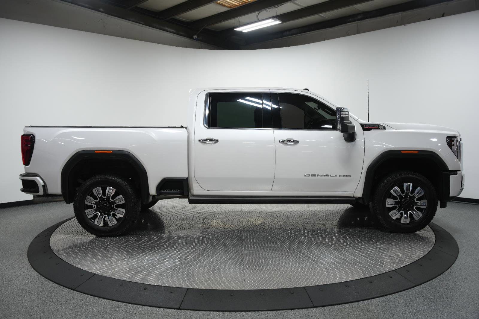 Used 2024 GMC Sierra 2500 Denali w/ Denali Reserve Package image 12