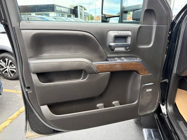 Used 2019 GMC Sierra 2500 Denali w/ Duramax Plus Package AWD/4WD image 11