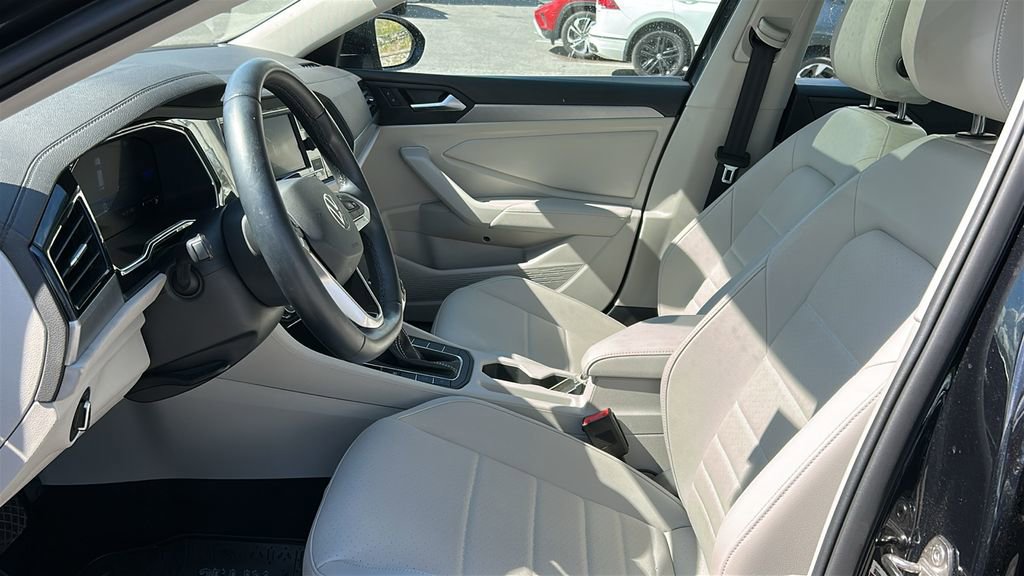 Used 2023 Volkswagen Jetta SE w/ Panoramic Sunroof Package FWD image 10