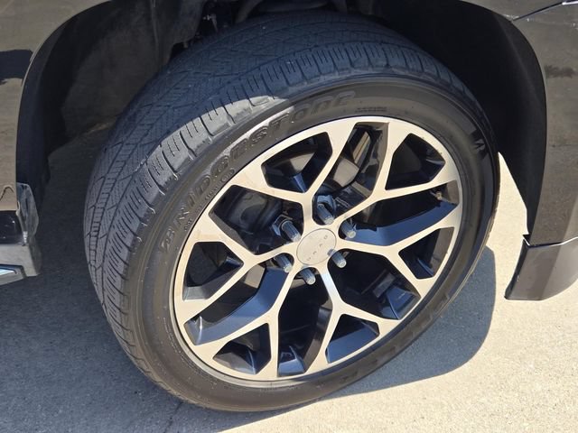 Used 2015 Chevrolet Suburban LTZ RWD image 6