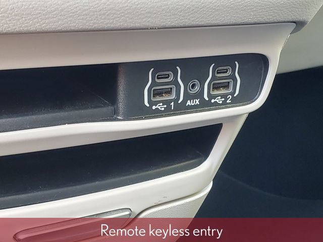 Used 2024 Chrysler Pacifica Touring-L FWD image 22