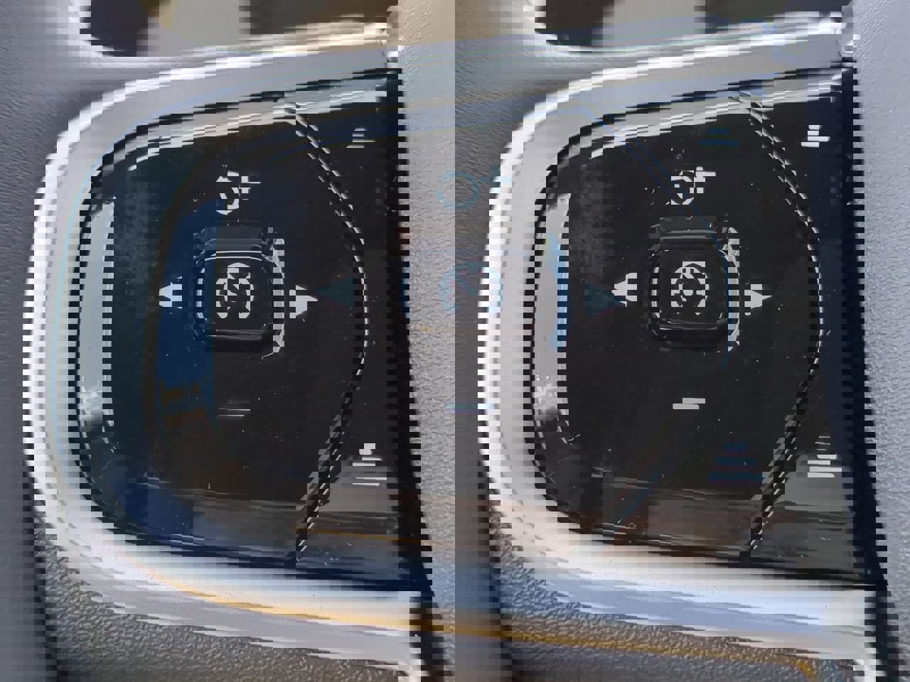 New 2026 Volvo XC90 B6 Ultra w/ Lounge Package image 24