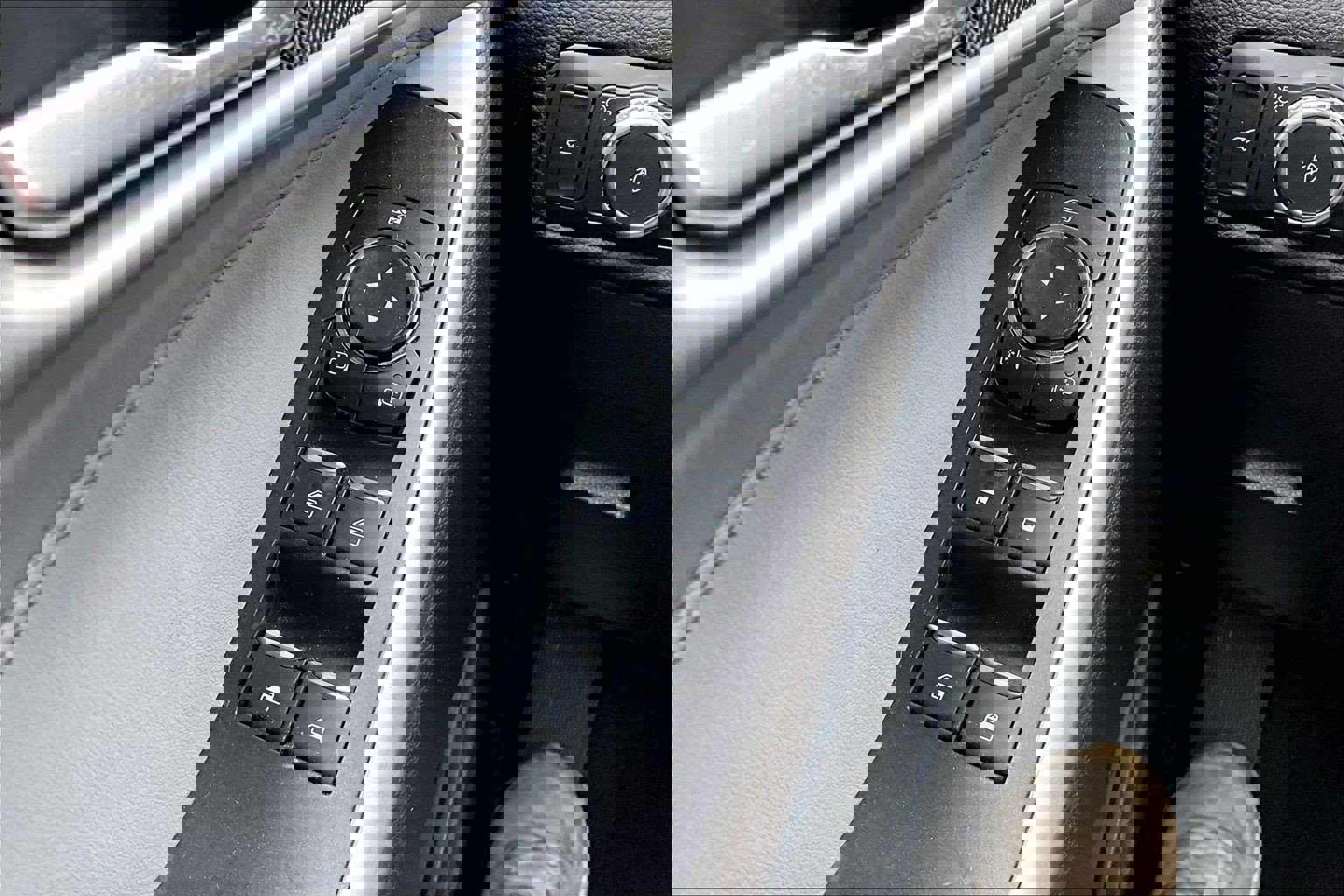 Used 2022 Ford Explorer XLT w/ Equipment Group 202A image 35