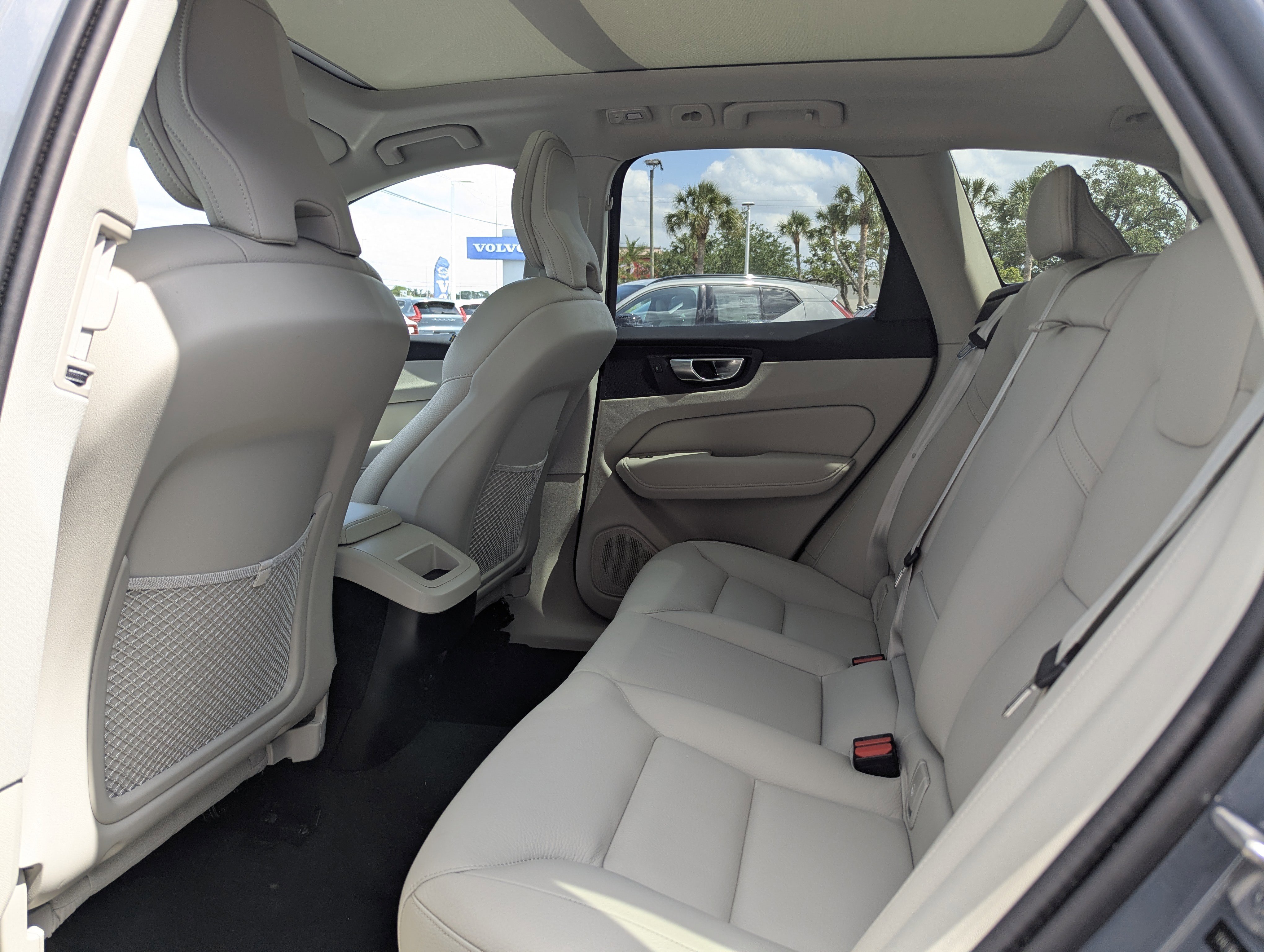 Used 2024 Volvo XC60 B5 Plus w/ Protection Package Premier AWD/4WD image 18