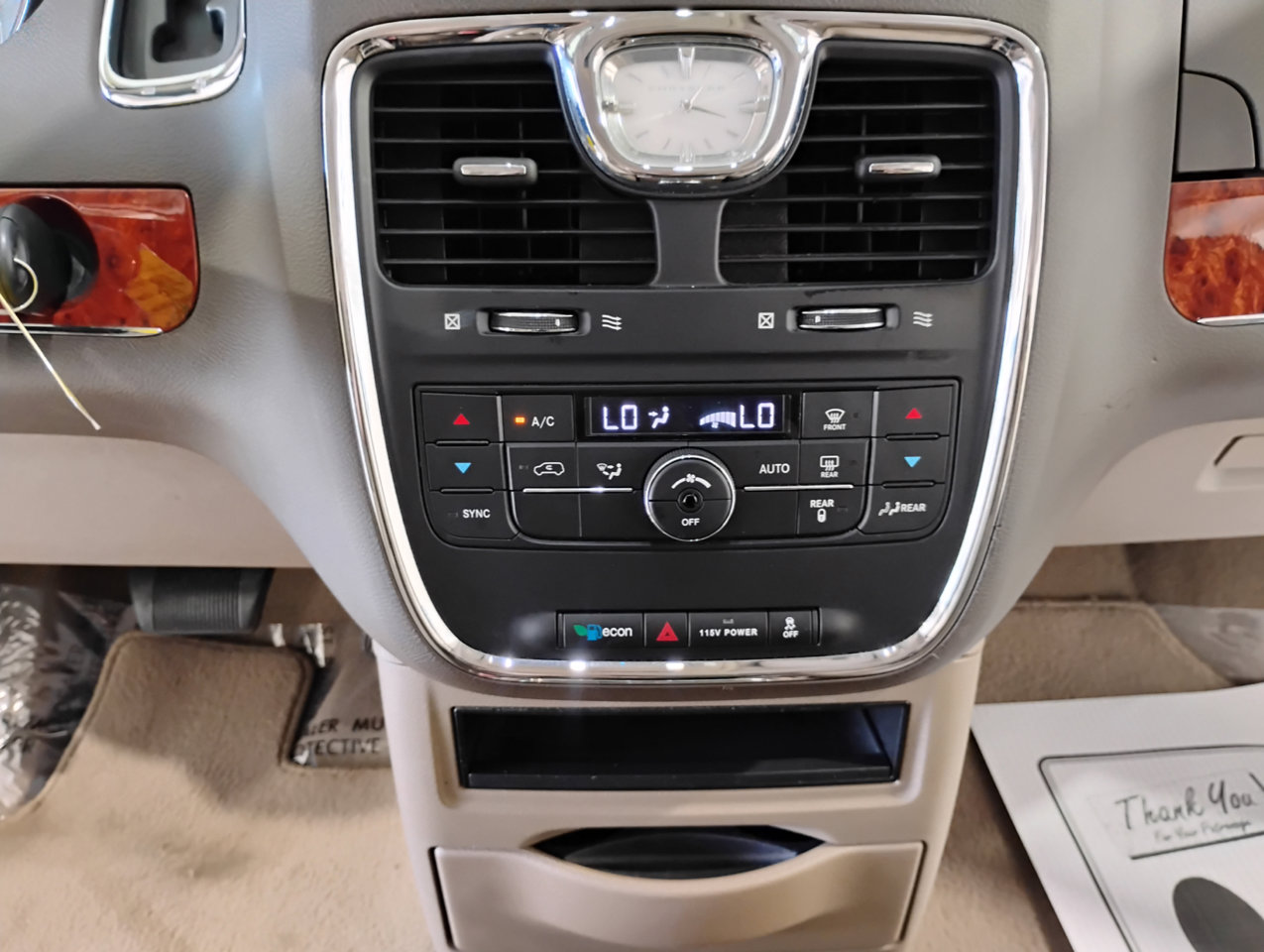 Used 2016 Chrysler Town & Country Touring image 28