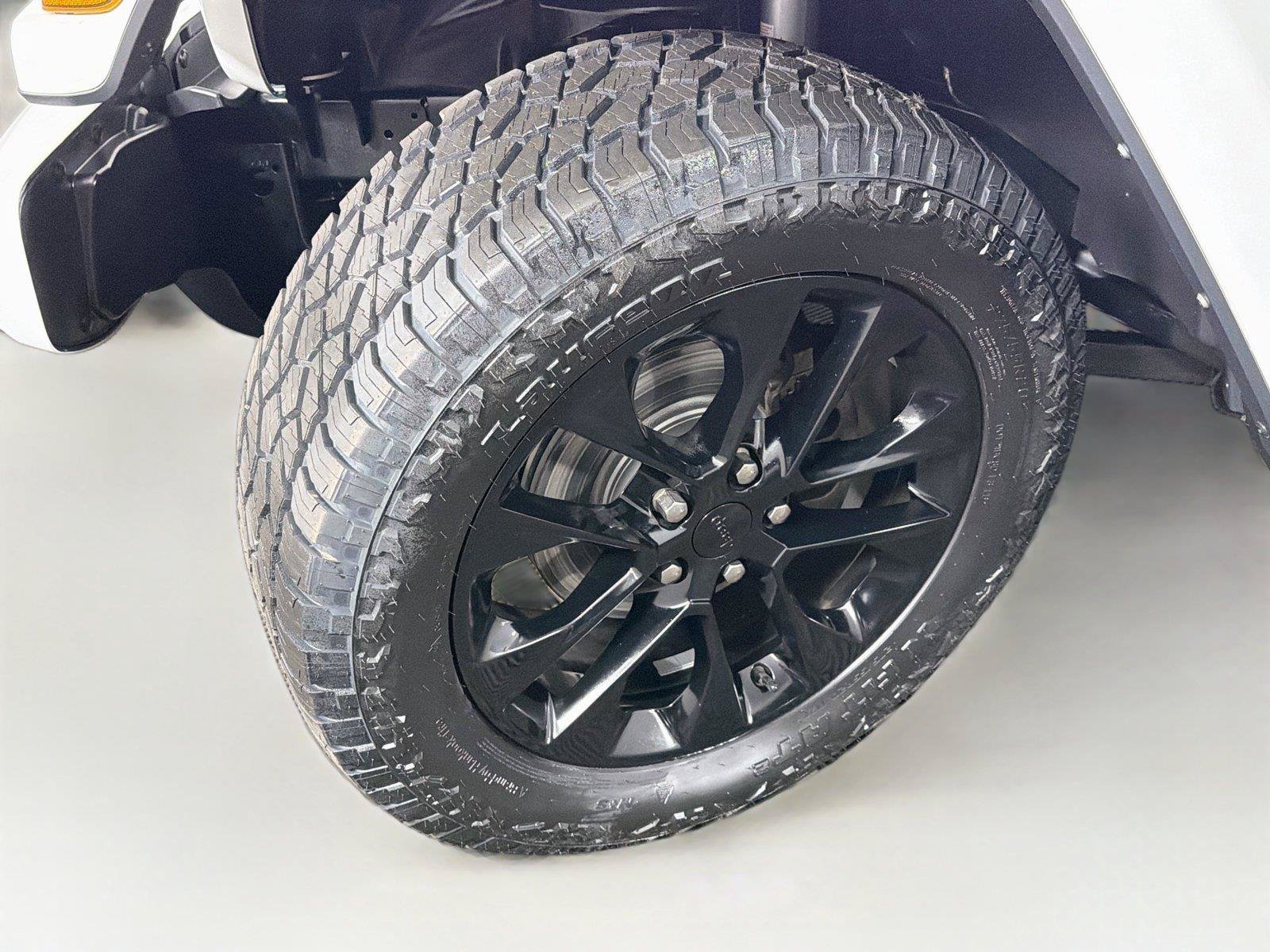 Used 2023 Jeep Gladiator Overland AWD/4WD image 37