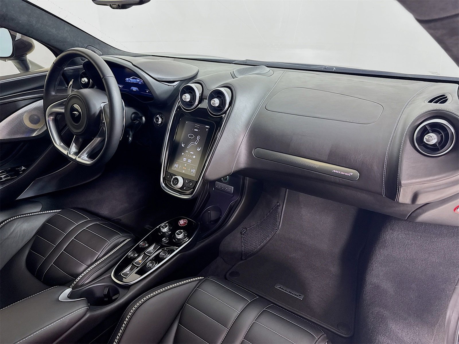 Used 2025 McLaren GTS image 24