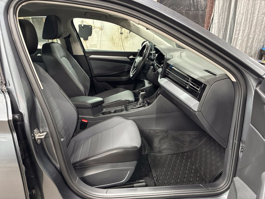Used 2026 Volkswagen Jetta SE w/ Black Wheel Package FWD image 50