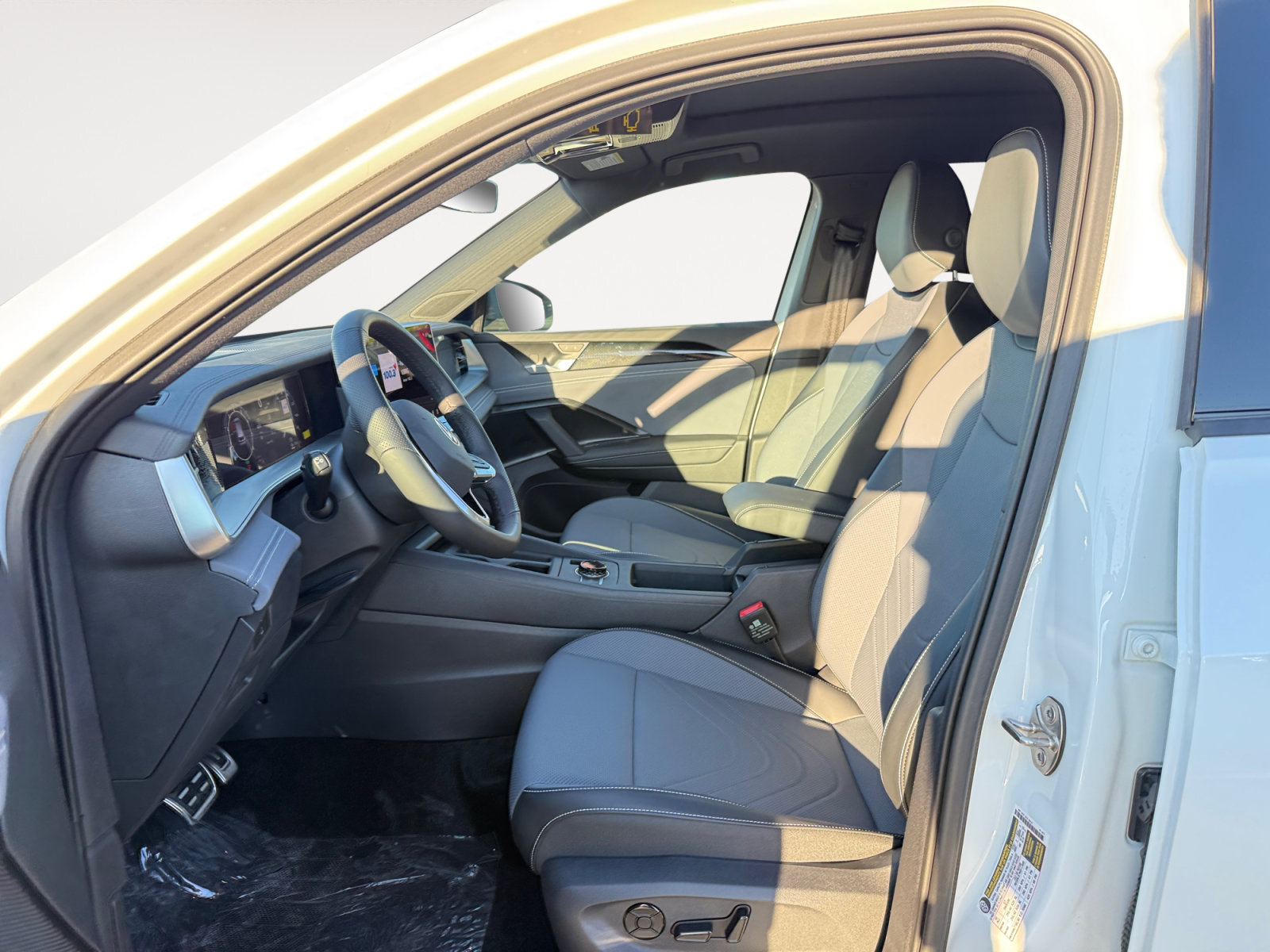 New 2026 Volkswagen Tiguan SE R-Line AWD/4WD image 10