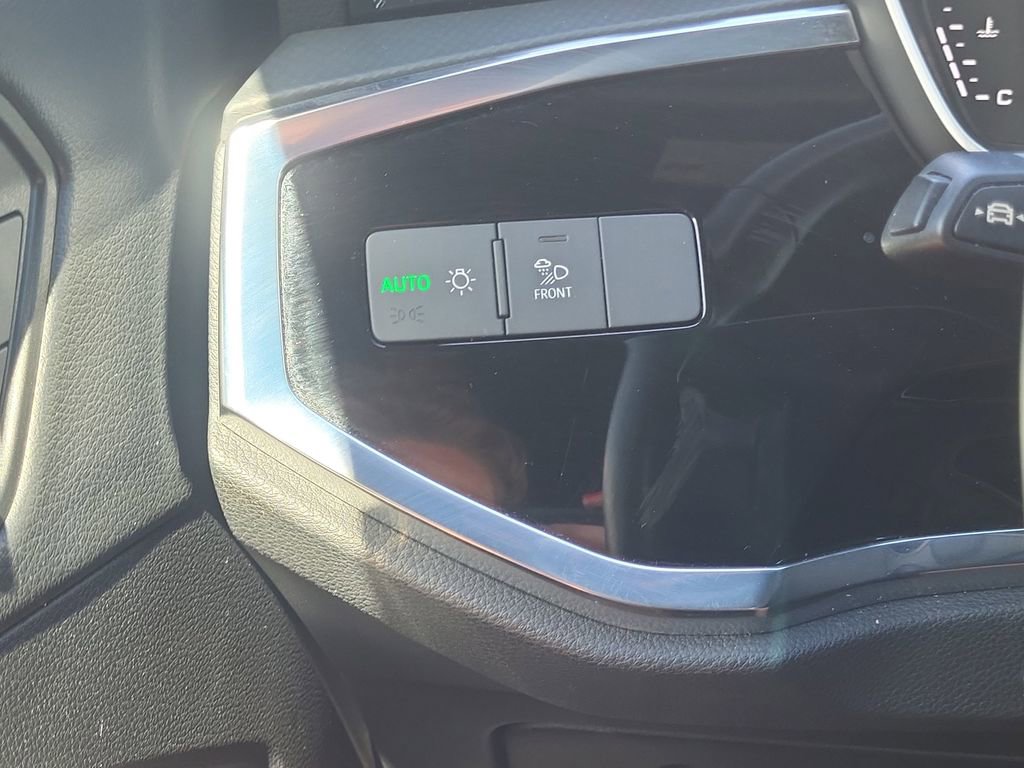 Used 2024 Audi Q3 2.0T Premium image 25