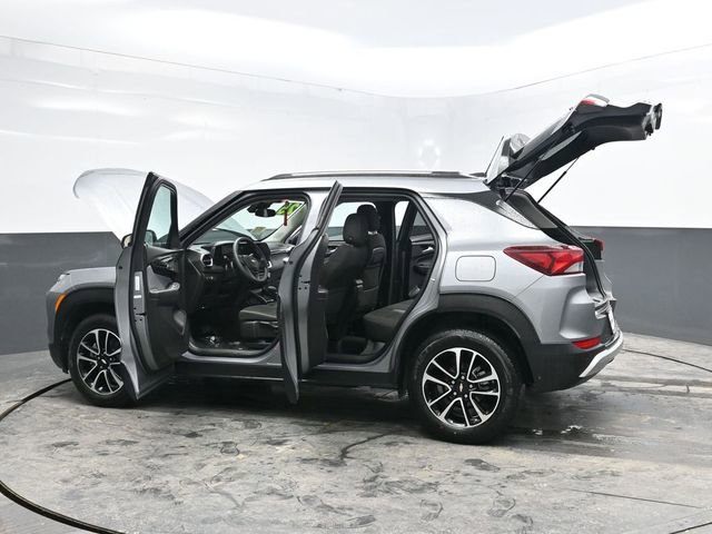 Used 2025 Chevrolet TrailBlazer LT w/ Driver Confidence Package image 44
