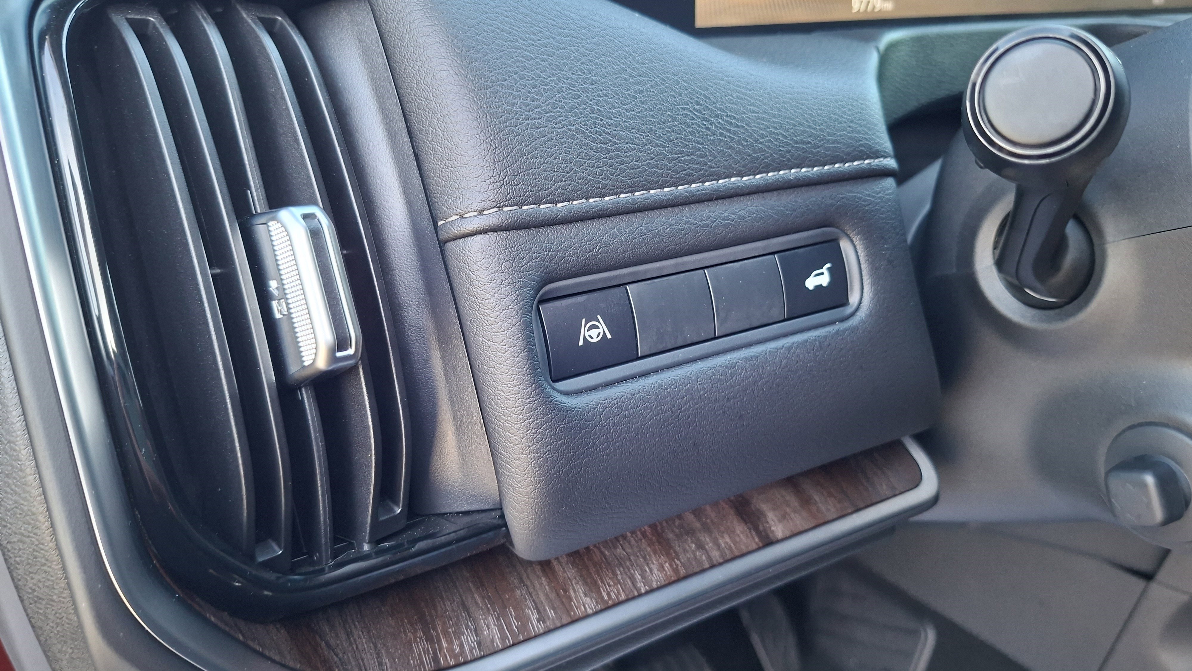 Certified 2025 Nissan Armada Platinum image 10