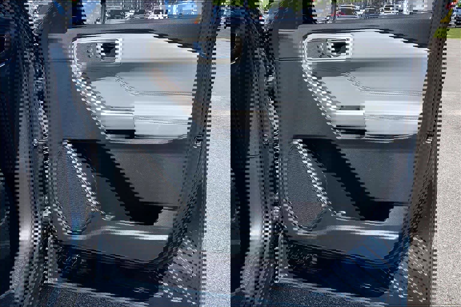 Certified 2023 Ford Explorer XLT w/ Equipment Group 202A image 22