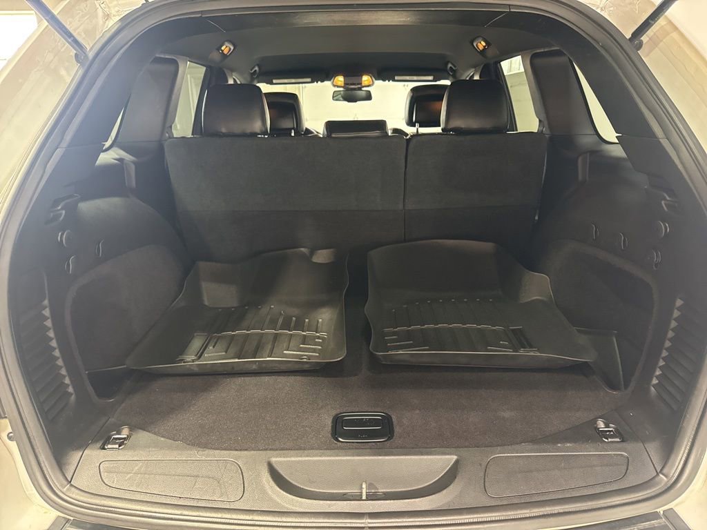 Used 2015 Jeep Grand Cherokee Laredo w/ Quick Order Package 23E AWD/4WD image 36