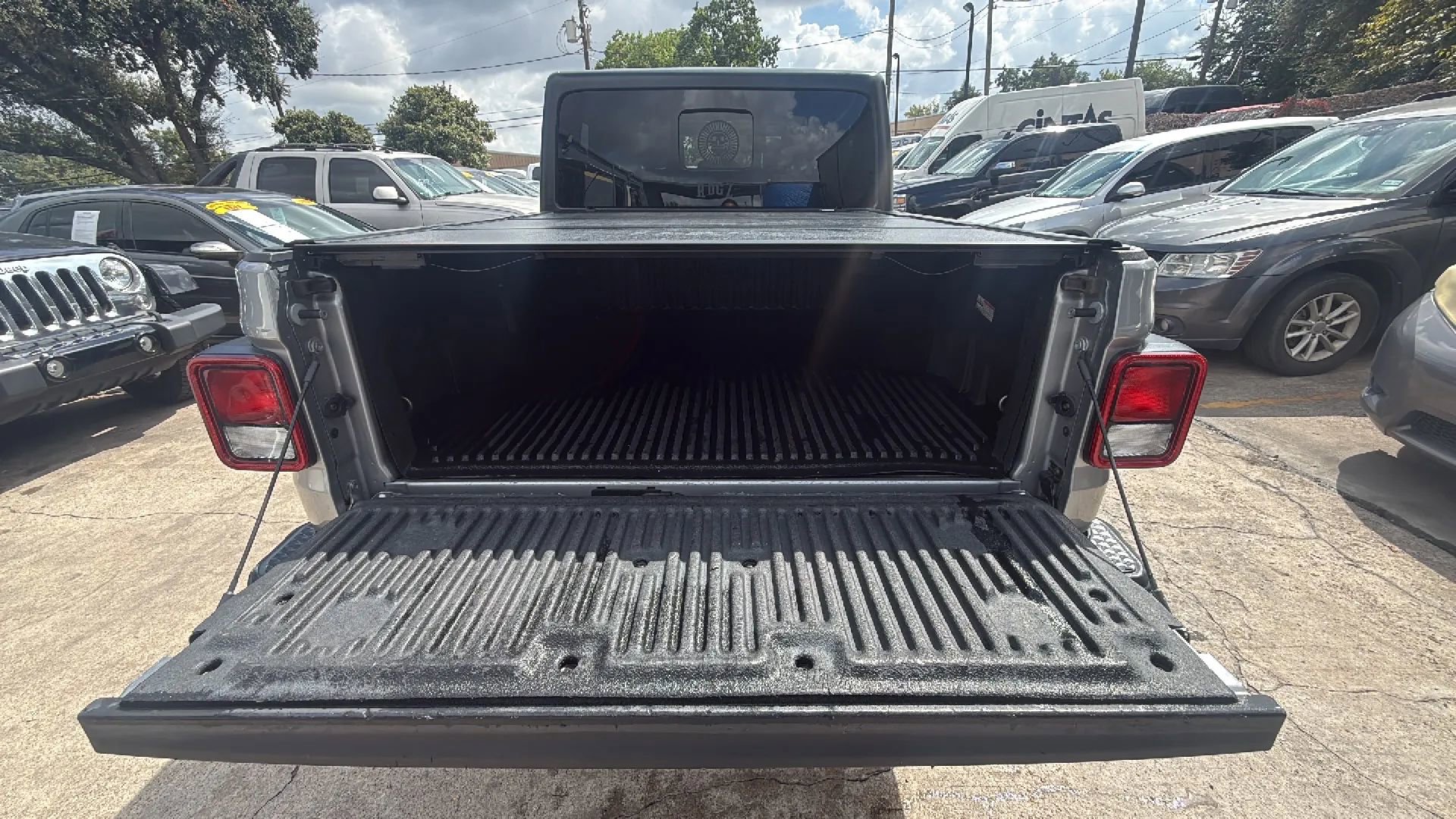 Used 2021 Jeep Gladiator Sport image 22