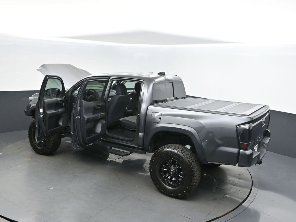 Used 2020 Toyota Tacoma TRD Off-Road image 2