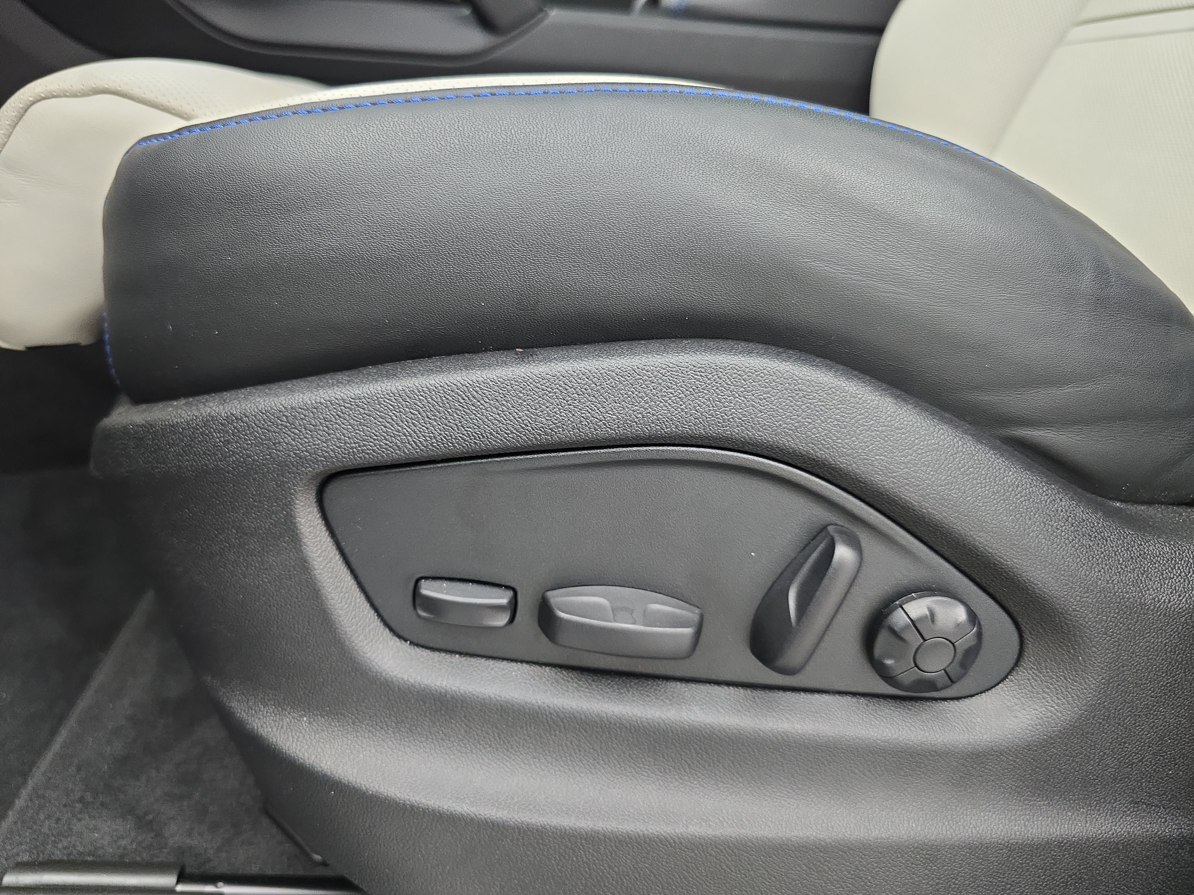 Certified 2026 Porsche Cayenne E-Hybrid AWD/4WD image 31