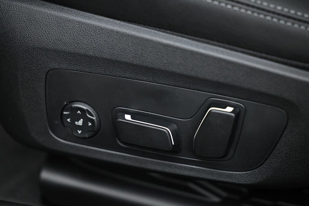 New 2026 BMW 330i Sedan w/ Premium Package image 23