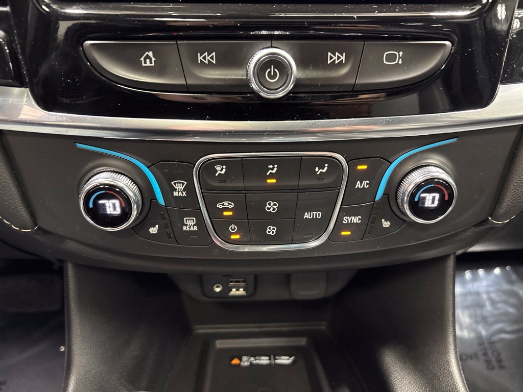 Used 2023 Chevrolet Traverse LT w/ LT Premium Package AWD/4WD image 32