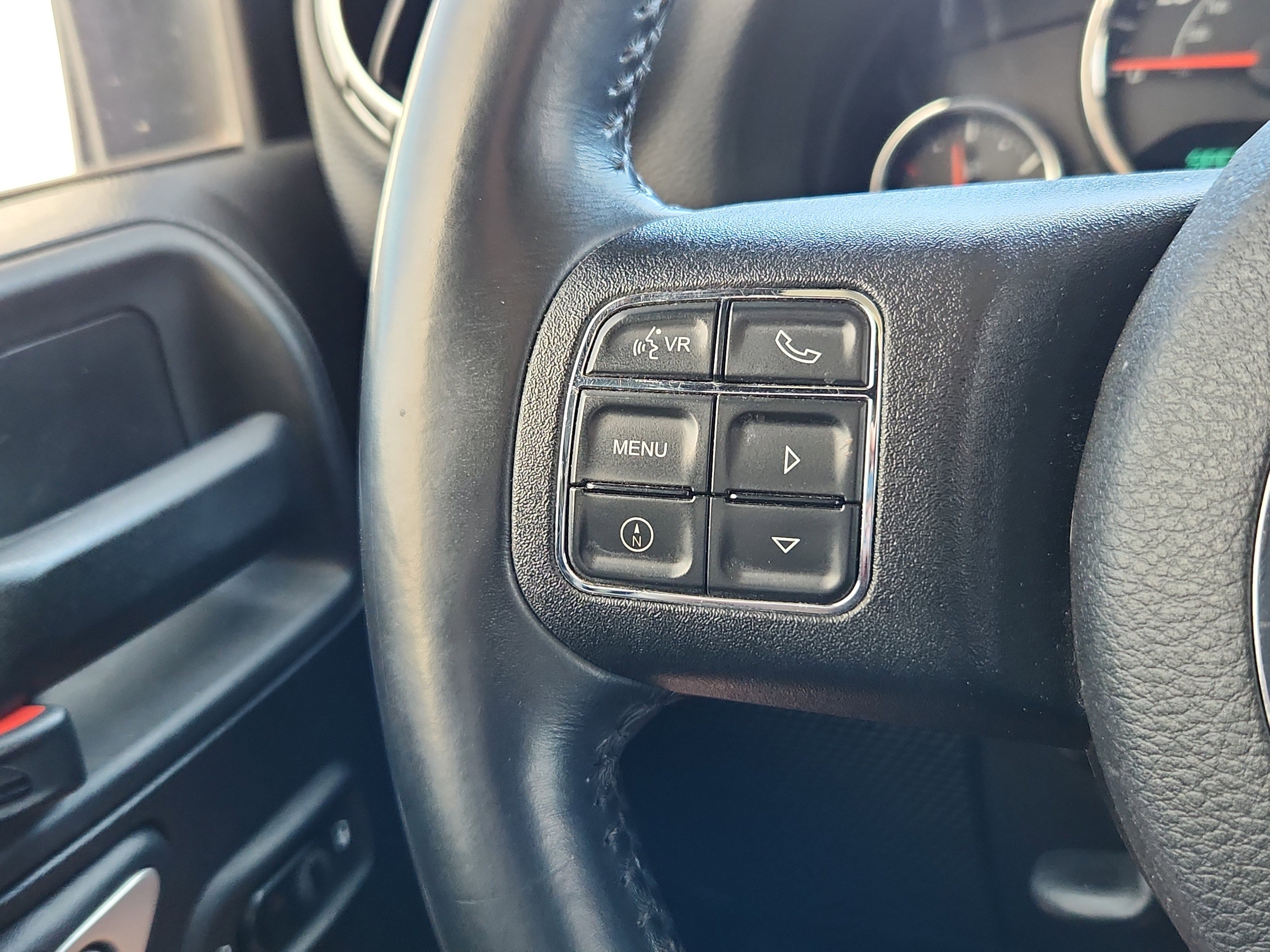 Used 2018 Jeep Wrangler Unlimited Sahara w/ Connectivity Group image 14